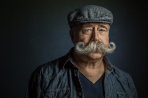 男性の顔脱毛で口周りをきれいにする方法は？